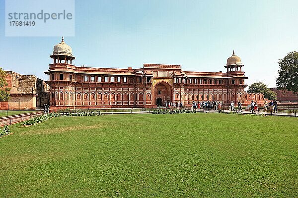 Uttar Pradesh  Agra Fort  das Rote Fort ist eine Festungsanlage und Palastanlage aus der Epoche der Mogulkaiser  der Jahangir Palace  Nordindien  Indien  Asien