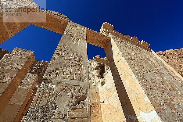 Teil der Tempelanlage  bildliche Darstellungen  Gravuren an den Wänden  Säulen  Totentempel der Hatschepsut  Hatschepsut Tempel in Deir el-Bahari am Westufer des Nil in Theben  Oberägypten  Ägypten  Afrika
