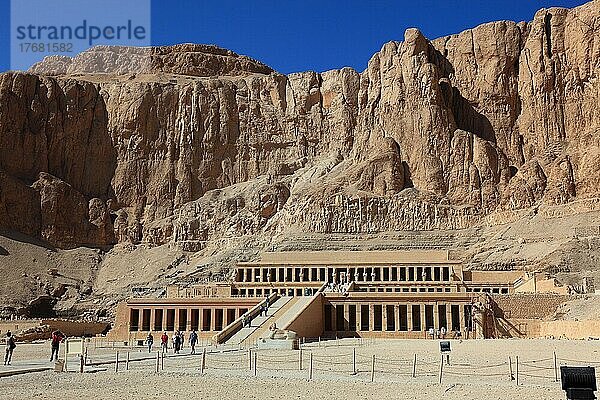 Der Totentempel der ersten weiblichen Pharaonin Hatschepsut  Hatschepsut Tempel in Deir el-Bahari am Westufer des Nil in Theben  Ägypten  Afrika