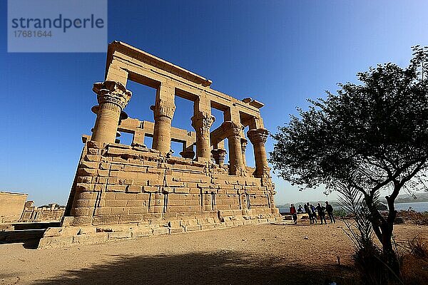 Isistempel  Isis-Tempel von Philä auf der Nil-Insel Agilkia  Isis-Tempel  Kiosk des Trajan  Teil der Tempelanlage  Oberägypten  Ägypten  Afrika