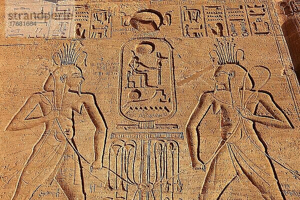 Abu Simbel  auch Abu Simbal  Ebsambul oder Isambul  Relief am Tempel Ramses II. Oberägypten  Ägypten  Afrika