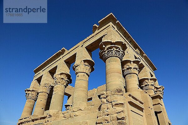 Isistempel  Isis-Tempel von Philä auf der Insel Agilkia  Isis-Tempel  Kiosk des Trajan  Teil der Tempelanlage  Ägypten  Afrika