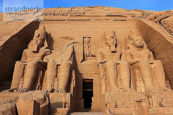 Abu Simbel  auch Abu Simbal  Ebsambul oder Isambul  Tempel Ramses II. Oberägypten  Ägypten  Afrika