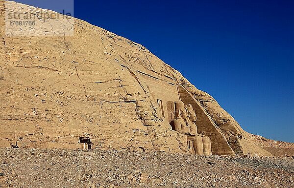 Abu Simbel  auch Abu Simbal  Ebsambul oder Isambul  Tempel Ramses II. Oberägypten  Ägypten  Afrika