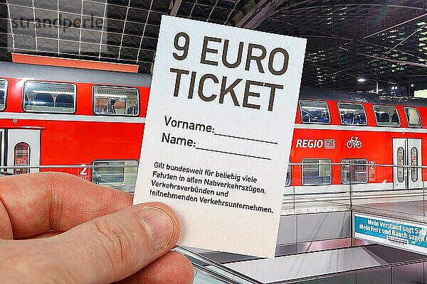 9-Euro-Ticket mit Regionalbahn Regionalzug Fotomontage in Berlin  Deutschland  Europa
