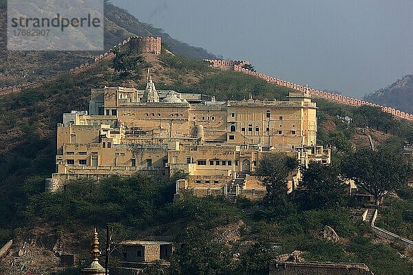 Rajasthan  Jain-Tempel  Jaintempel in der alten Stadt Amber unterhalb des alten Fort Amber nahe Jaipur  Indien  Nordindien  Asien