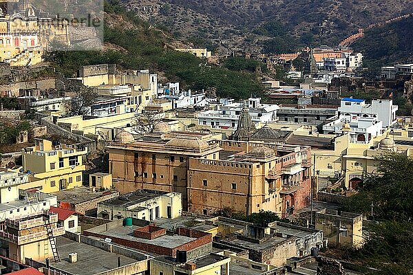 Rajasthan  Blick auf die Häuser der alten Stadt Amber nahe Jaipur  Indien  Nordindien  Asien