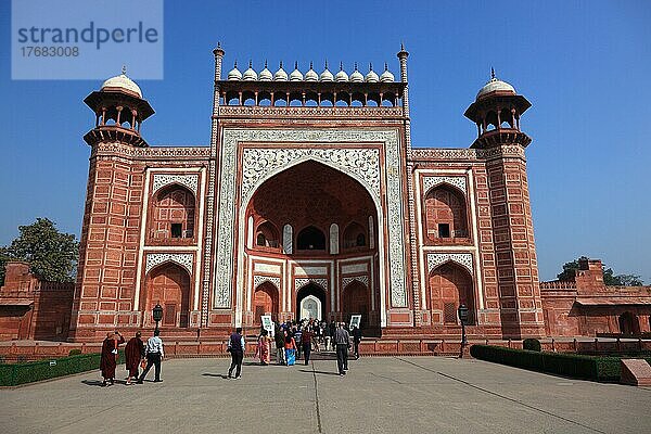 Bundesstaat Uttar Pradesh  Agra  das Haupttor zum Gelände des Taj Mahal  Nordindien  Indien  Asien
