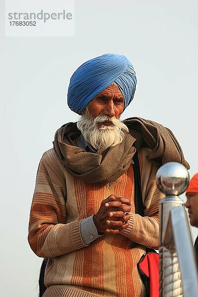 Pilger mit Bart und Turban von der Glaubengemeinschaft der Sihk  Nordindien  Indien  Asien