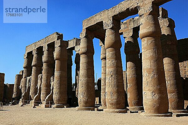 Tempel von Luxor  Säulengang  UNESCO-Weltkulturerbe  Oberägypten  Ägypten  Afrika