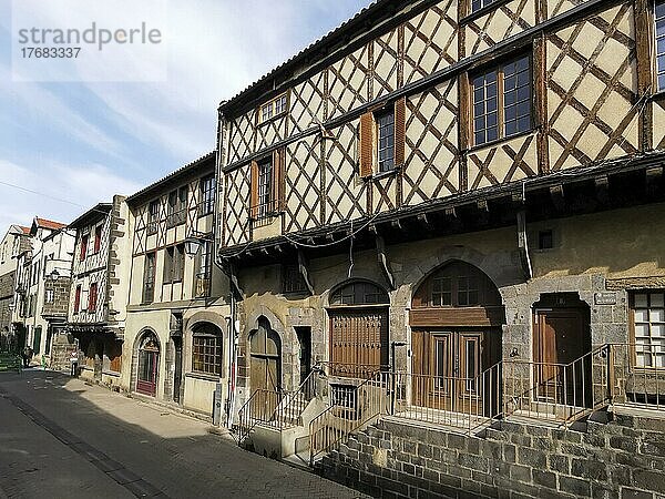 Stadt Montferrand  Fassade eines Fachwerkhauses im mittelalterlichen Viertel  Departement Puy de Dome  Auvergne Rhône-Alpes  Frankreich  Europa