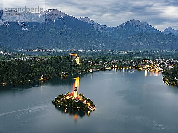 Insel Blejski Otok mit der Marienkirche  Bleder See  Karawanken  Bled  Region Oberkrain  Slowenien  Europa