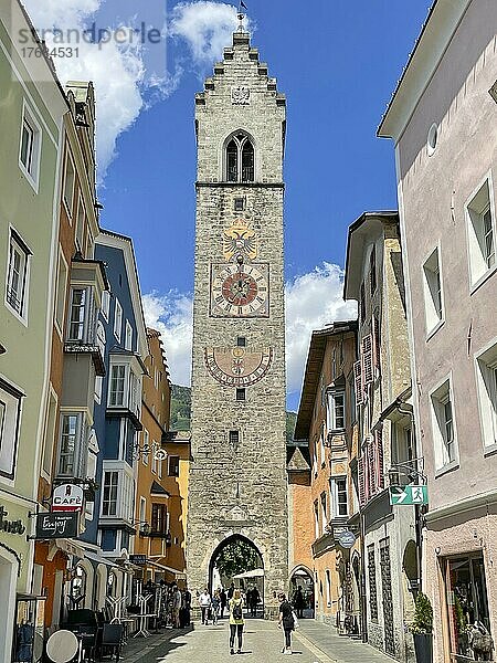 Blick auf Zwölferturm  historische Neustadt von Sterzing  Sterzing  Südtirol  Italien  Europa