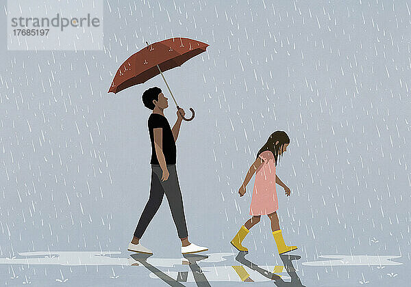 Mann mit Regenschirm folgt Mädchen  das im Regen spazieren geht