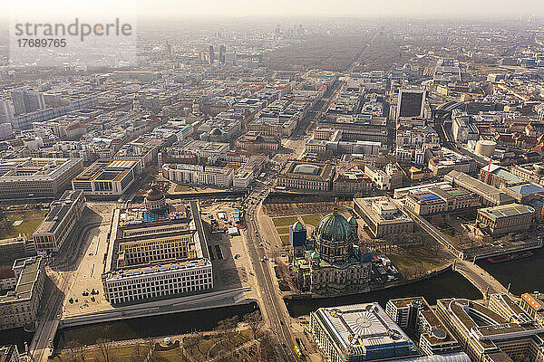 Deutschland  Berlin  Luftaufnahme der Museumsinsel mit Berliner Schloss und Berliner Dom