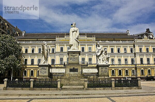 Kiew  Hauptstadt der Ukraine  Denkmal für Königin Olga  den Heiligen Andrej  den Heiligen Kyrill und Mefodij