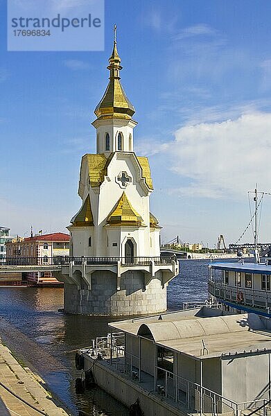 Kirche St. Nikolas auf dem Wasser in der ukrainischen Hauptstadt Kiew