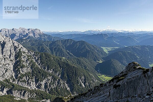 Berglandschaft mit Leoganger Steinberge  Ausblick vom Nuaracher Höhenweg  Loferer Steinberge  Tirol  Österreich  Europa