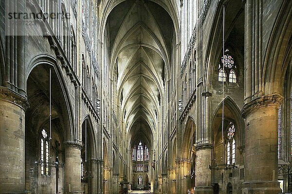 Langhaus  Kathedrale Saint-Etienne oder Stephansdom  Metz  Moselle  Frankreich  Europa