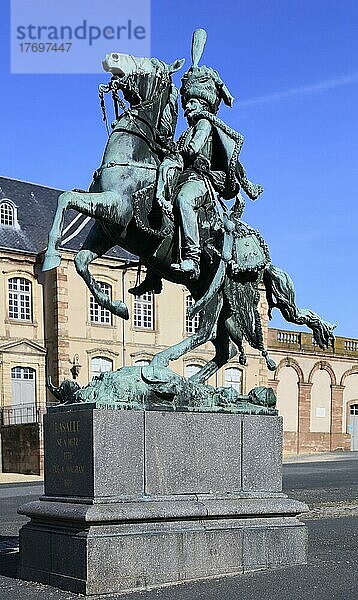 Ehrenhof mit Reiterstandbild Lasalle  Schloss Chateau Luneville  veraltet auch Lünstadt  Departement Meurthe-et-Moselle  Region Grand Est (bis 2015 Lothringen)  Frankreich  Europa