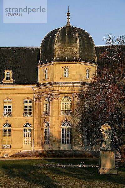 Rathaus neben der Kathedrale St. Etienne  Toul  Departement Meurthe-et-Moselle  Region Grand Est  Frankreich  Europa