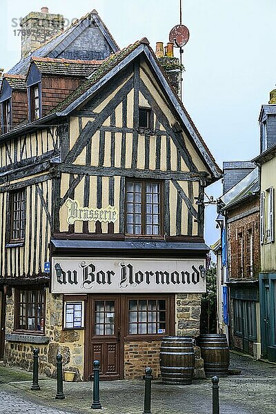 Fachwerkhaus  mittelalterliche Altstadt von Domfront  Domfront en Poiraie  Departement Orne  Region Normandie  Frankreich  Europa
