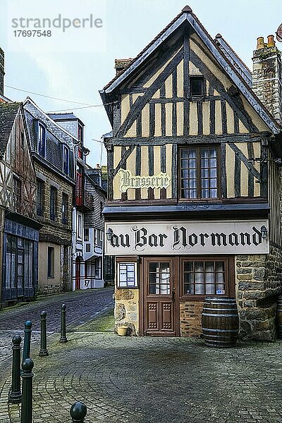 Fachwerkhaus  mittelalterliche Altstadt von Domfront  Domfront en Poiraie  Departement Orne  Region Normandie  Frankreich  Europa