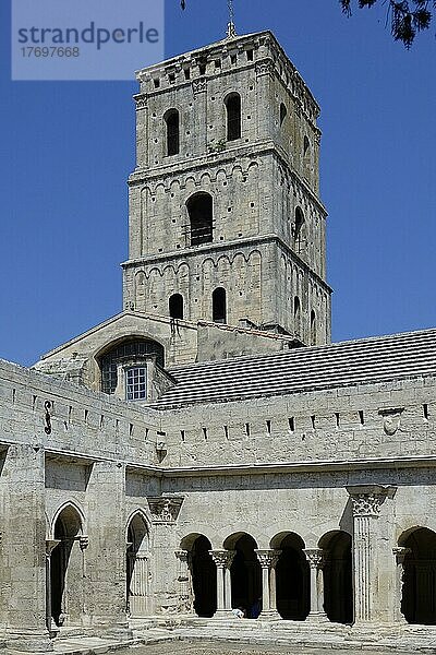 Kreuzgang  romanische ehemalige Benediktiner-Abteikirche Eglise Saint-Trophime  Arles  Departement Bouches-du-Rhone  Region Provence Alpes Cote d´Azur  Frankreich  Mittelmeer  Europa