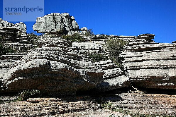 Bizarre Steinformationen im Nationalpark El Torca  Paraje Natural Torcal de Antequera  ist ein 1171 ha großes Naturschutzgebiet mit außergewöhnlichen Karstformationen im spanischen Andalusien  ca. 14 km entfernt von der Provinzstadt Antequera  Provinz Malaga  Spanien  Europa