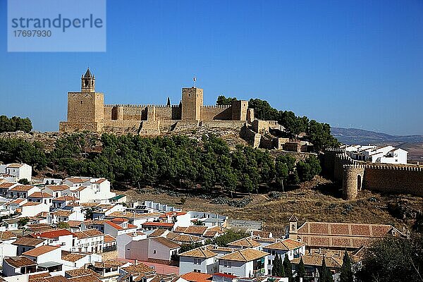 Antequera  Stadt und die Burg Alcazaba  Andalusien  Spanien  Europa