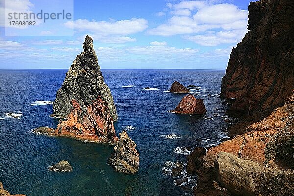 Am Cap Ponta de Sao Lourenco  Landschaft am östlichen Ende der Insel  Bucht Baia de Abra  Madeira  Portugal  Europa