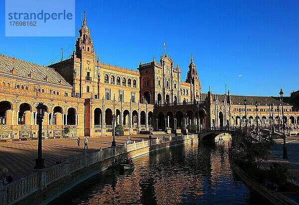 Stadt Sevilla  am Plaza de Espana  Spanischer Platz  Teilansicht  Andalusien  Spanien  Europa