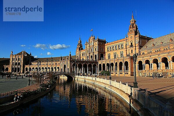 Stadt Sevilla  am Plaza de Espana  Spanischer Platz  Teilansicht  Andalusien  Spanien  Europa