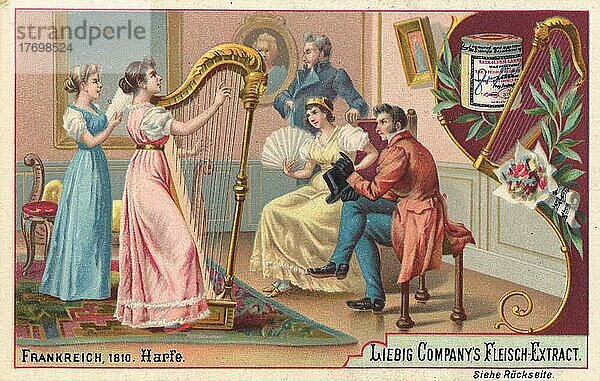 Serie Musikinstrument  elegante Dame beim Harfespiel  digital restaurierte Reproduktion eines Sammelbildes von ca 1900  Liebig Sammelbild  genaues Datum unbekannt