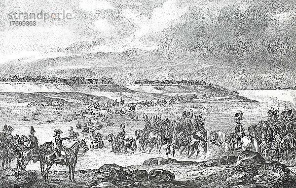 Übergang über die Düna bei Beschenschowitschy am 24. Juli 1812  Napoleons Truppen in Russland  Napoleons Russlandfeldzug von 1812  Historisch  digital restaurierte Reproduktion einer Vorlage aus dem 19. Jahrhundert