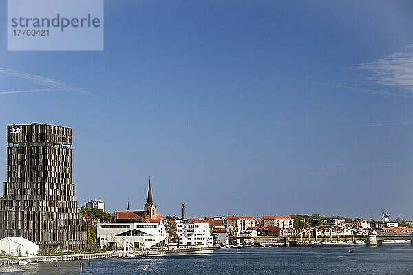 Uferpromenade am Hafen von Sonderborg mit Alsik Hotel  Sonderborg  Dänemark  Europa