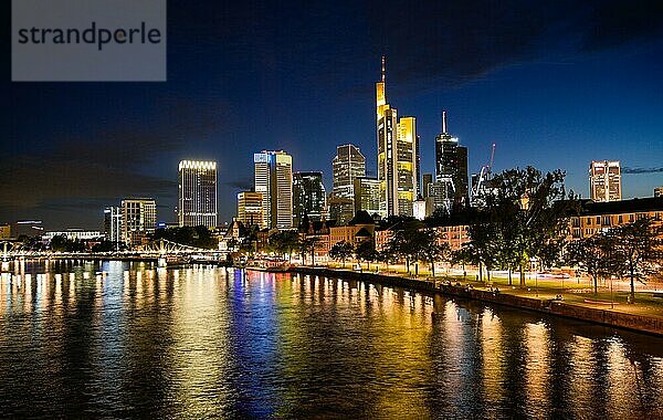 Skyline  Hochhäuser  Stadtzentrum  Main  Frankfurt am Main  Hessen  Deutschland  Europa