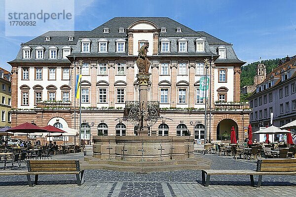 Rathaus  Barock  erbaut 1701 bis 1703  mit Herkulesbrunnen erbaut 1705-1706  Marktplatz  Kornmarkt  Kurpfalz  Heidelberg  Baden-Württemberg  Deutschland  Europa