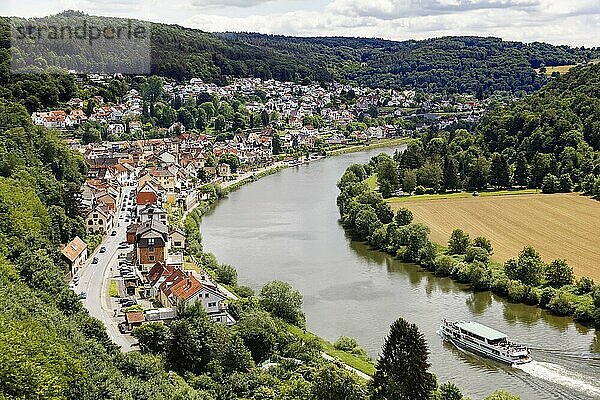 Neckarsteinach  Südlichster Punkt in Hessen  Fluss Neckar  Passagierschiff  Südlichster Punkt in Hessen  Odenwald  Hessen  Deutschland  Europa