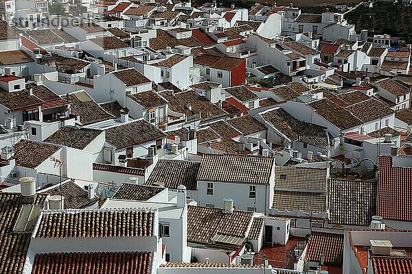 Gemeinde Olvera in der Provinz Cadiz  gelegen an der Ruta de los Pueblos Blancos  Straße der weißen Dörfer  Andalusien  Spanien  Europa