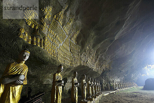 Buddhistische Statuen in der Saddar-Höhle in der Nähe von Hpa-An; Bundesstaat Kayin  Birma