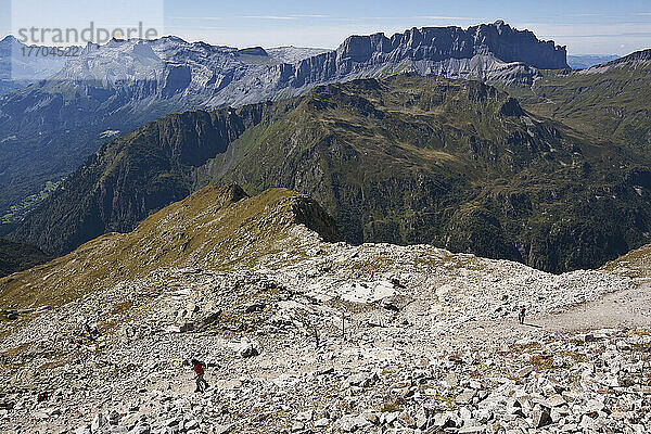 Wanderer über dem Chamonix-Mont-Blanc-Tal; Frankreich