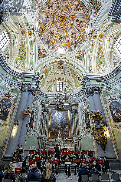 Innenraum einer Kirche in Matera  Italien; Matera  Basilikata  Italien