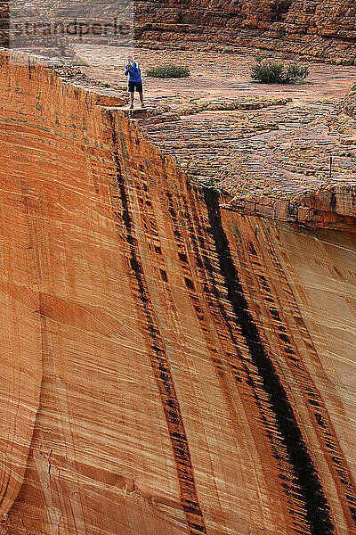 Tourist am Kings Canyon; Nördliches Territorium  Australien