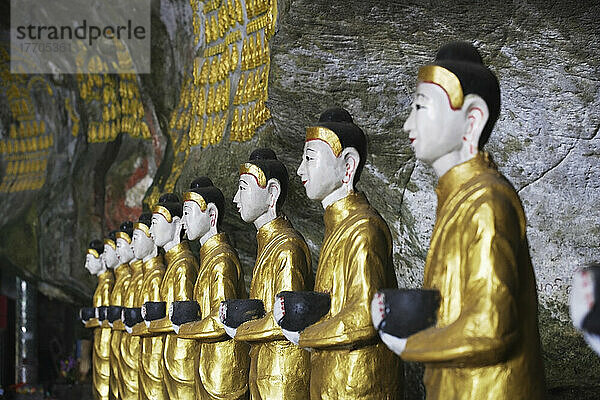 Buddhistische Statuen in der Saddar-Höhle in der Nähe von Hpa-An; Bundesstaat Kayin  Birma