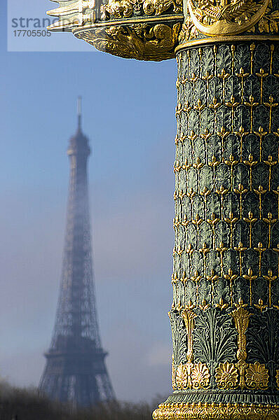 Eiffelturm und Place De La Concorde; Paris  Frankreich