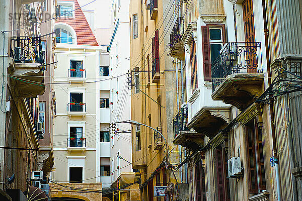 Wohngebäude mit kleinen Balkonen; Beirut  Libanon