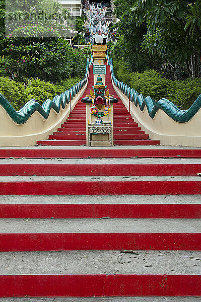 Wat Ban Tham  oder der Drachentempel; Kanchanaburi  Thailand