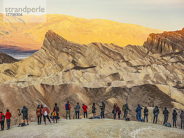 Touristen im Death Valley National Park; Kalifornien  Vereinigte Staaten von Amerika