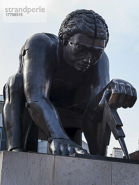 Statue von Isaac Newton  Britische Bibliothek; London  England